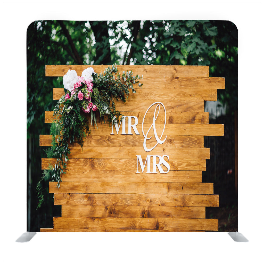 Mr _ Mrs Top Table Decor with Wood Media Wall - Backdropsource